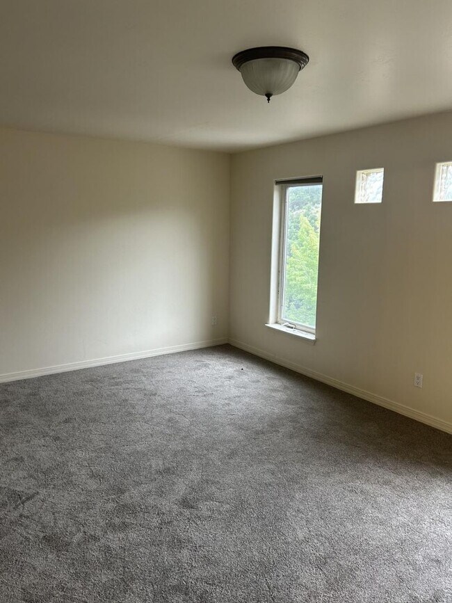 Building Photo - 3150 Quasar St