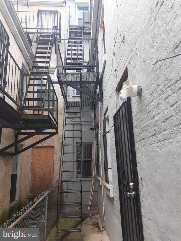 Building Photo - 1712 W Lombard St