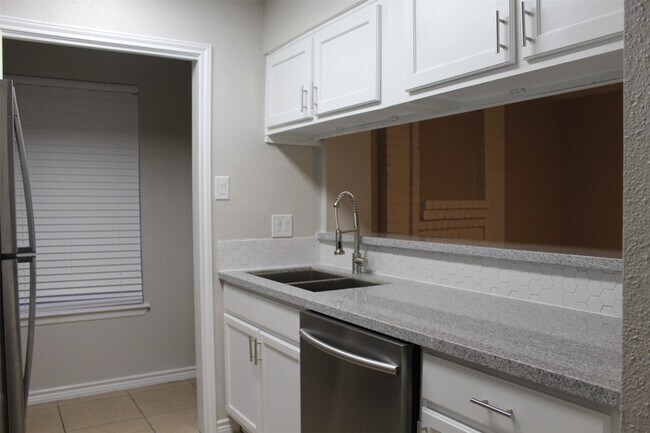 Building Photo - 1122 Brenda Ln