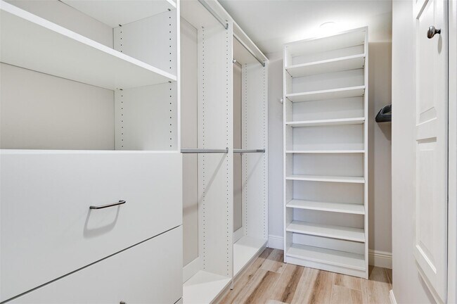 Building Photo - 773 Jeffery St