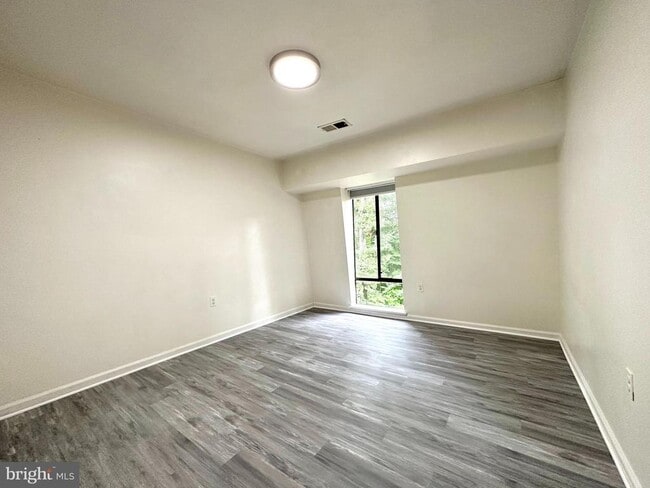 Building Photo - 8119 Inverness Ridge Rd