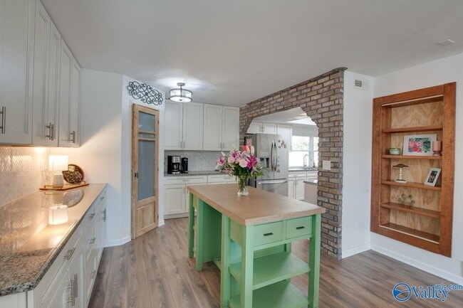 Building Photo - 2013 Wrenwood Dr SE