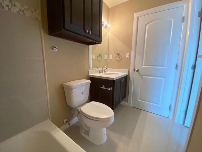 Building Photo - 3Bed/2.5 Bath Townhome, Mcallen TX