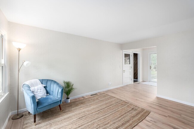 Building Photo - 2404 W 29th St S