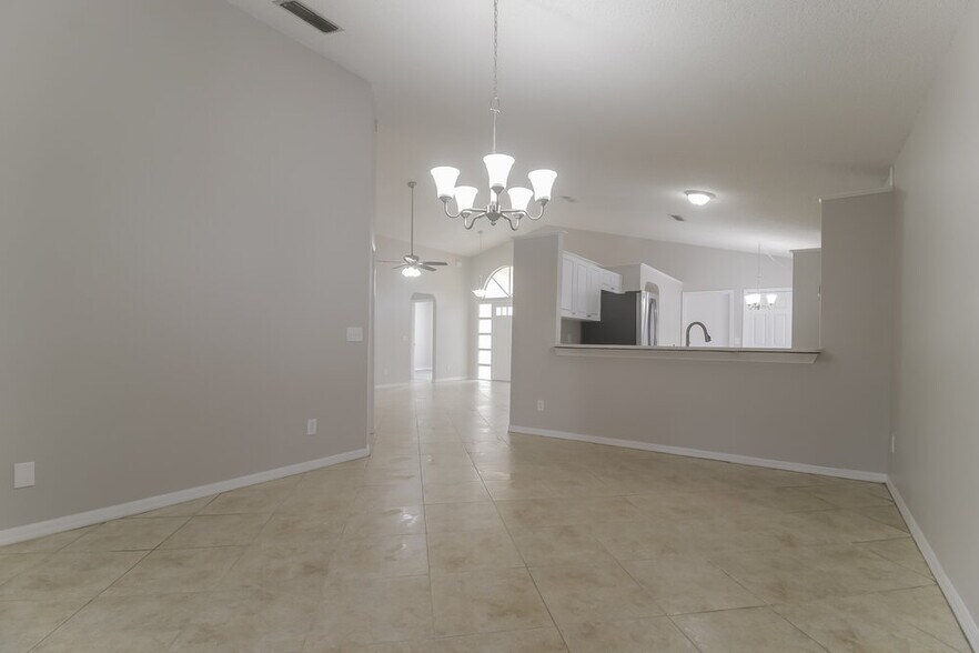 Building Photo - 1023 Kelly Creek Cir