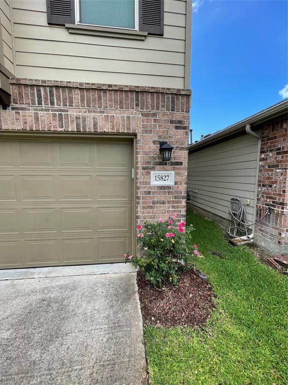 Building Photo - 15827 Copper Oak Ln