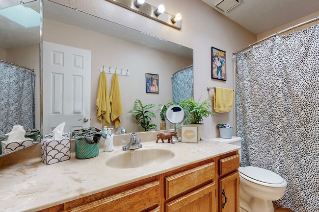 Building Photo - UNSER/LADERA 2 Bedroom  2 Bath  2 car gara...