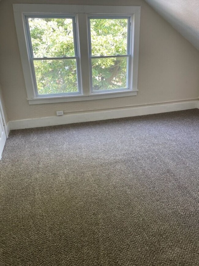 Building Photo - 3074 Toledo Ave