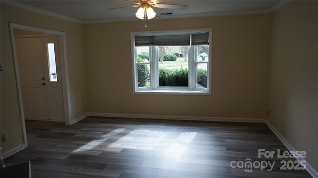 Building Photo - 8306 Summerglen Cir