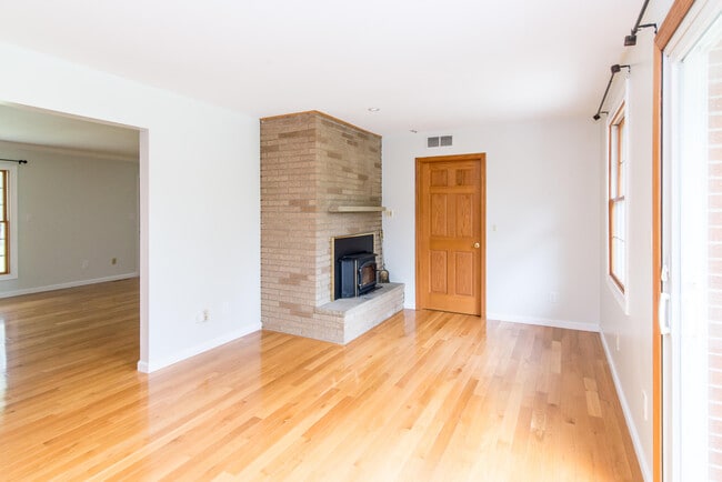 Building Photo - 6868 Crane Rd