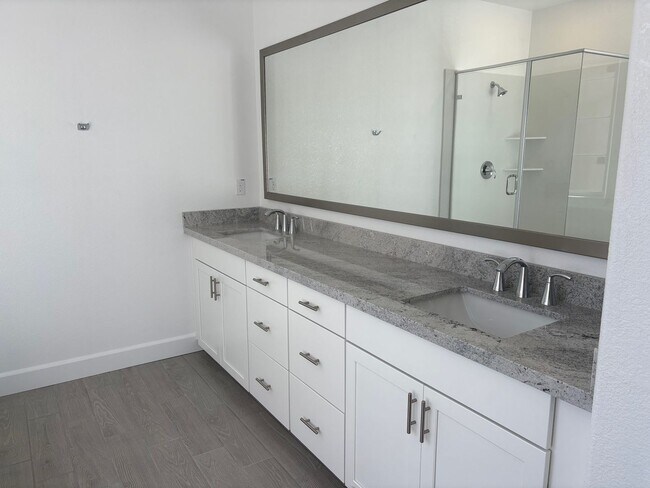 Building Photo - **Move In special $1k off first month's rent** Exciting Opportunity: Discover Your Brand New Drea...