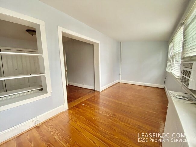 Building Photo - 1424 Oak St NW