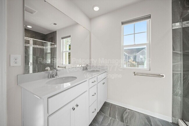 Building Photo - 808 Gable Oak Ln