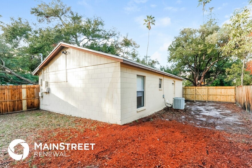 Building Photo - 672 28th Ave S