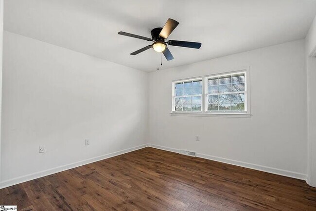 Building Photo - 300 Woodlake Rd