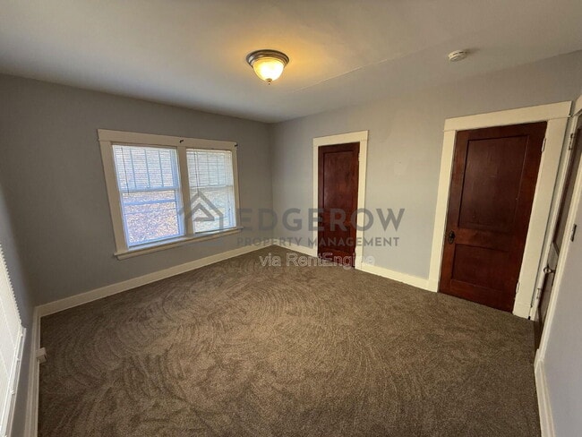 Building Photo - 567 Paris Ave SE