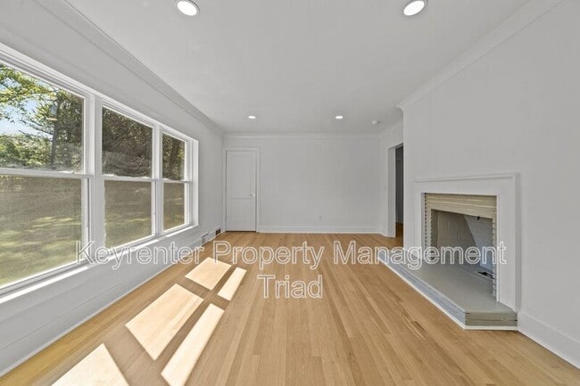 Building Photo - 3807 W Friendly Ave