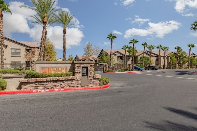 Building Photo - 1st floor unit in well maintained gated NW community with pool and spa