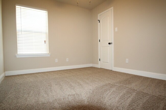 Building Photo - 1324-1328 White Sand Dr