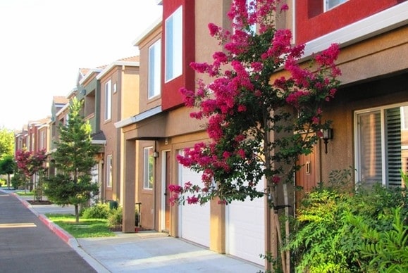 Building Photo - Court of Fountains Townhomes