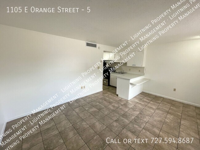 Building Photo - 1105 E Orange St
