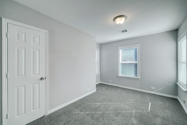 Building Photo - 17 Estelle St