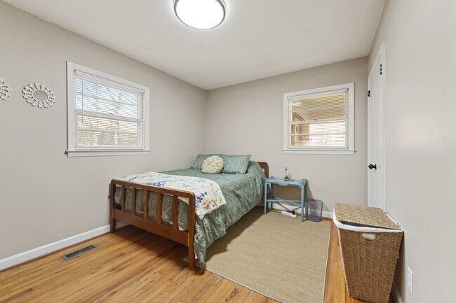 Building Photo - 107 Maple Dr