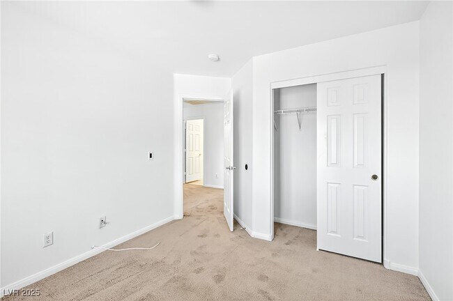 Building Photo - 3798 Greenfield Lakes St
