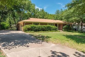 Building Photo - 2114 Houston Pl