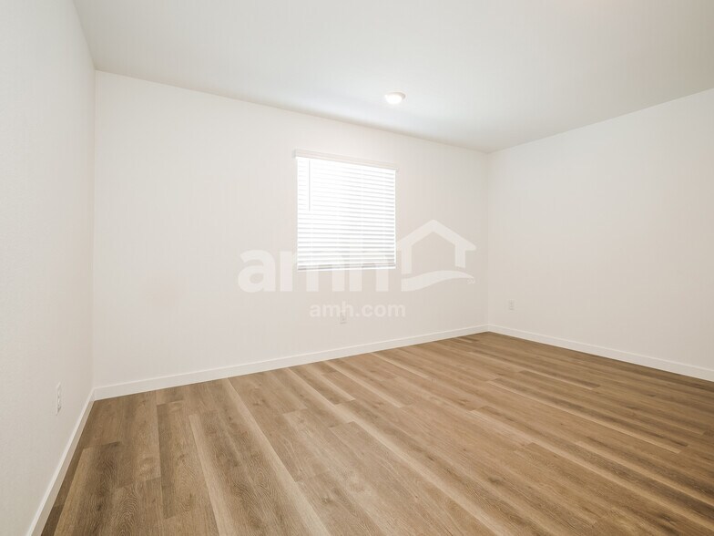 Building Photo - 2411 Dolly Ave