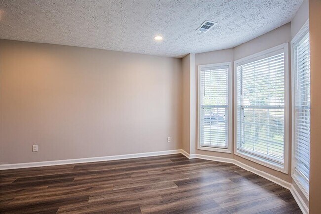 Building Photo - 3192 Dunlin Way