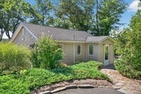 Building Photo - 6 Deer Trail N