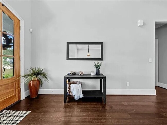 Building Photo - Lease OR Lease to Own