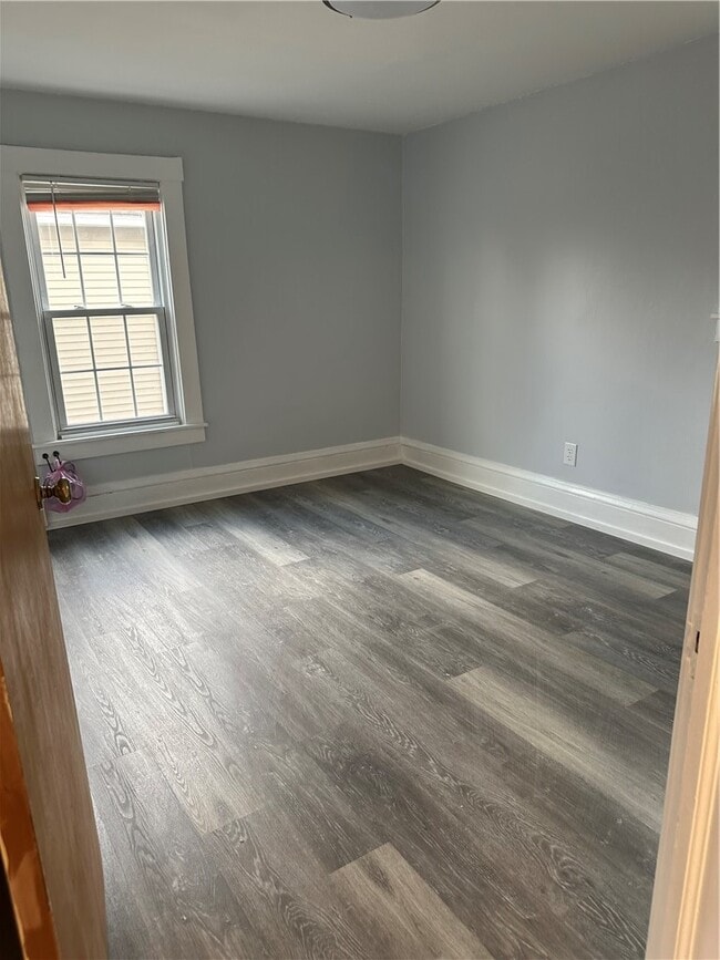 Building Photo - 402 W High St