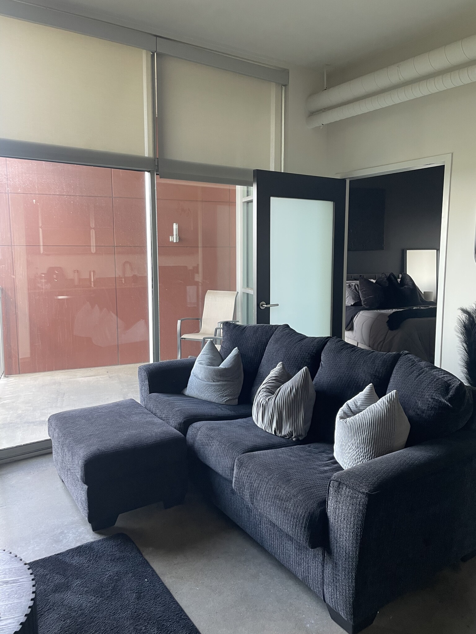 Livingroom - 2115 Yeaman Pl