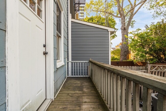 Building Photo - 42 Duer Pl