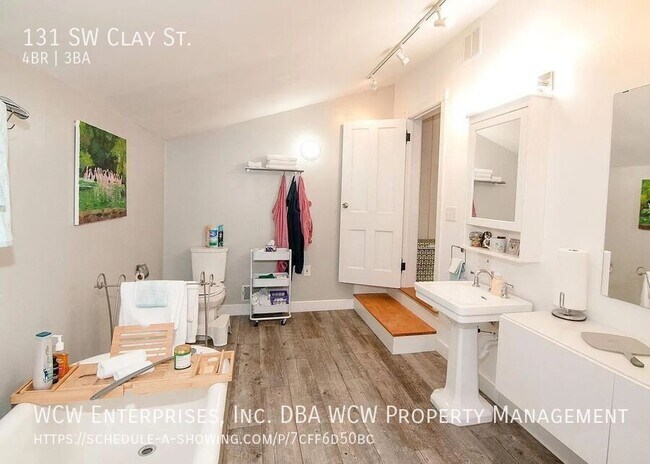 Building Photo - 131 SW Clay St