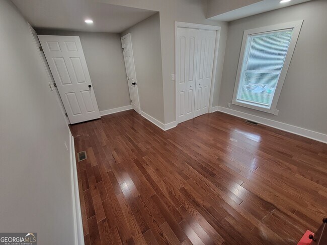 Building Photo - 768 4th St