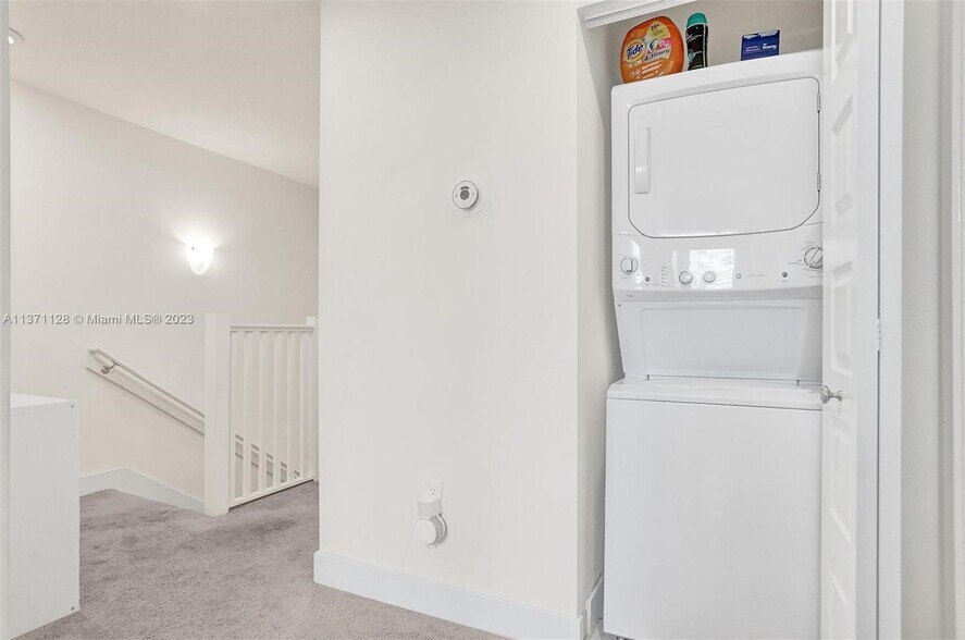 Building Photo - 10437 NW 82nd St