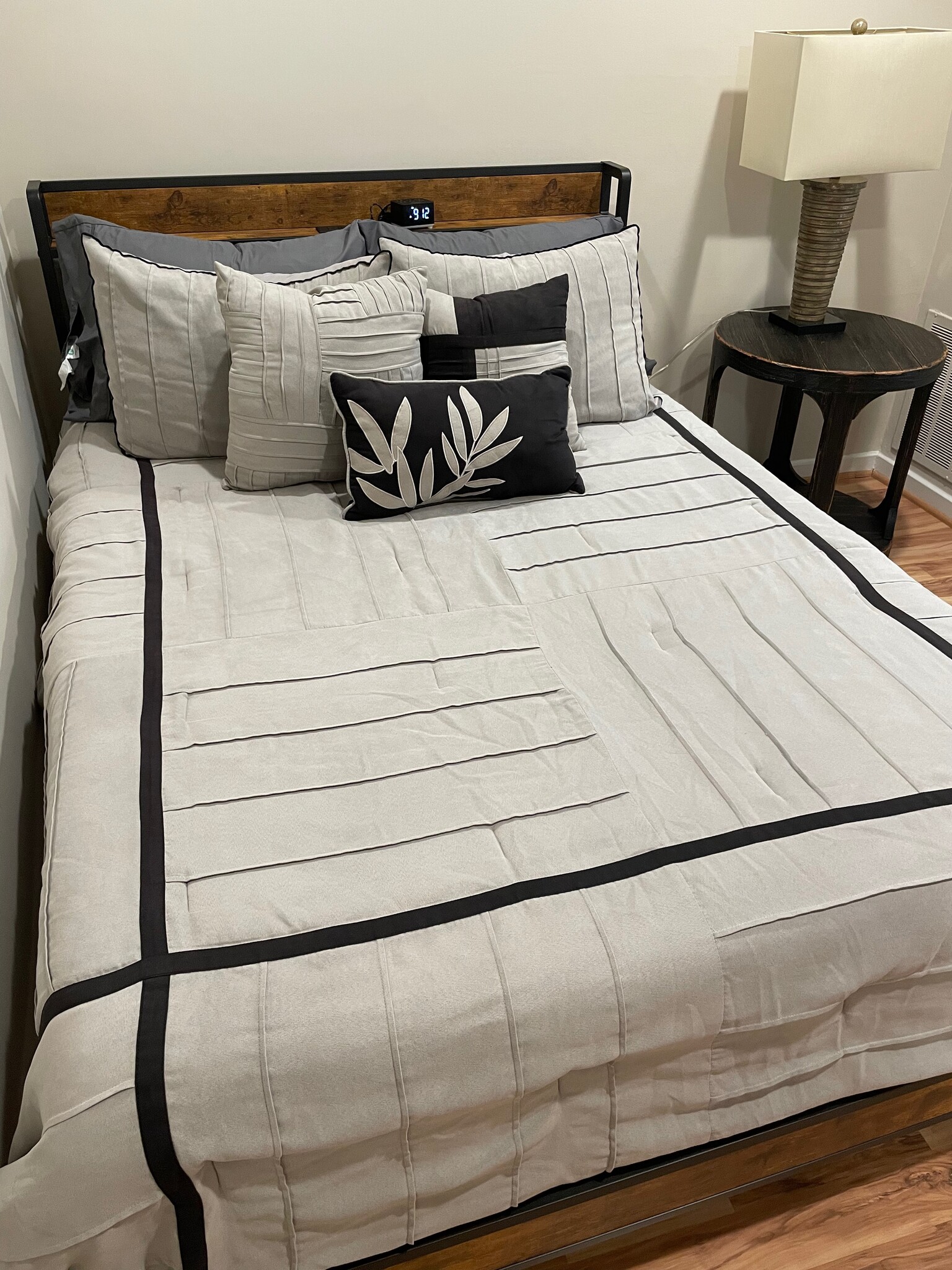 Memory foam full mattress - 9851 Hellingly Pl