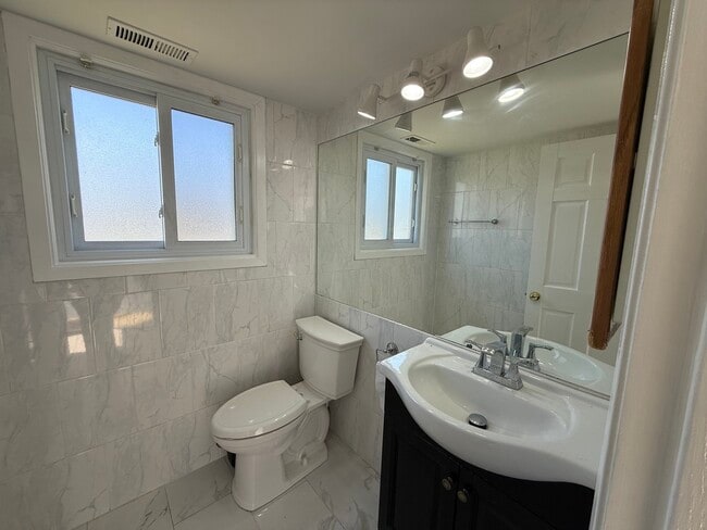 Building Photo - 1874 Windward Ln