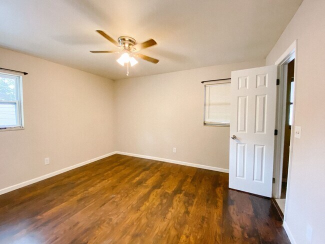 Building Photo - 3 Bedroom Home for Rent in Tampa!