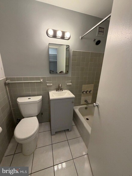 Building Photo - 1021 Arlington Blvd