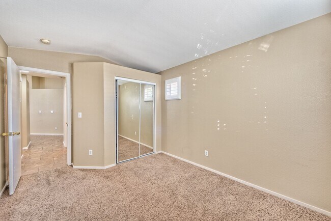 Building Photo - 426 River Glider Ave