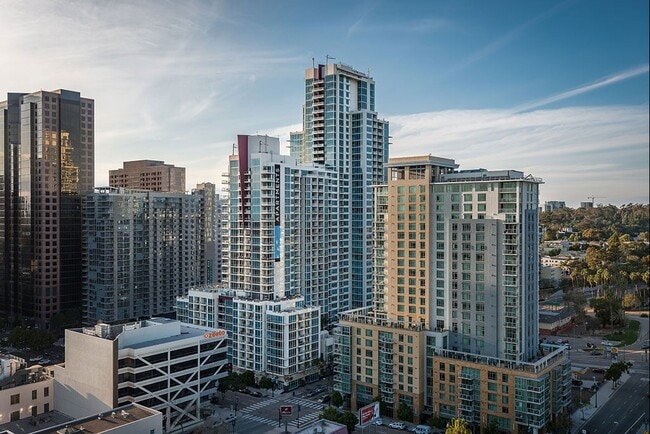 Building Photo - Vantage Pointe