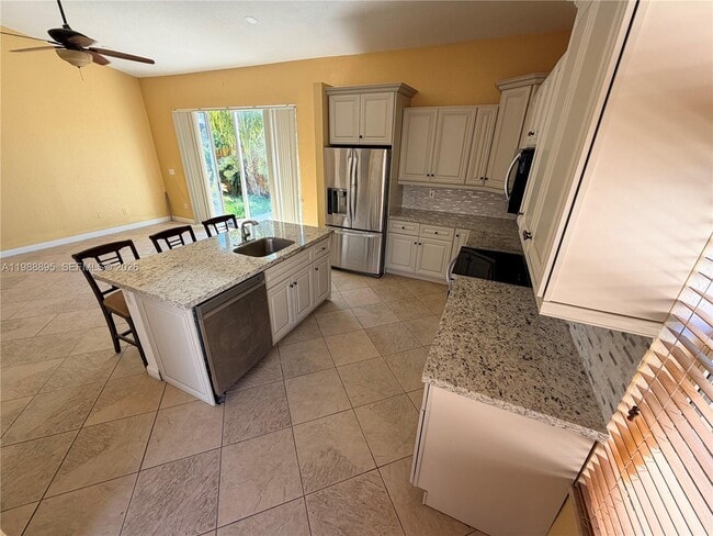 Building Photo - 4110 NE 22nd Ct