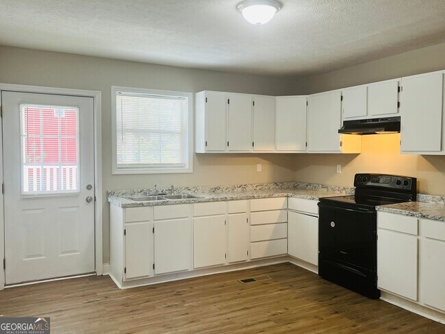 Building Photo - 900 Park Ave