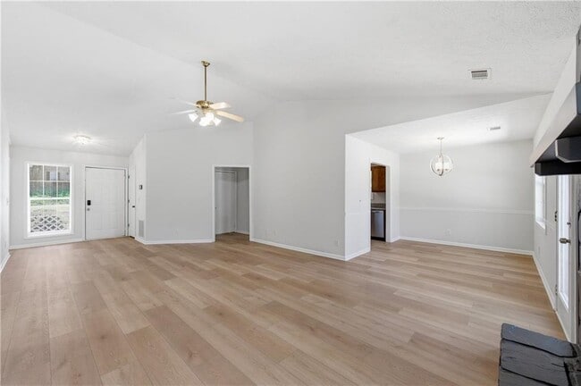 Building Photo - 201 Colony Springs Dr