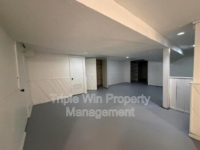 Building Photo - 30 Rolling Hills Dr