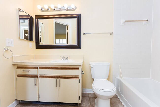 Building Photo - 437 Fountainhead Cir